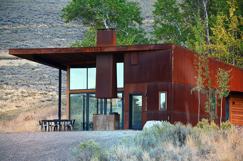 new caelifera one-bedroom mountainside cabin by johnston architects