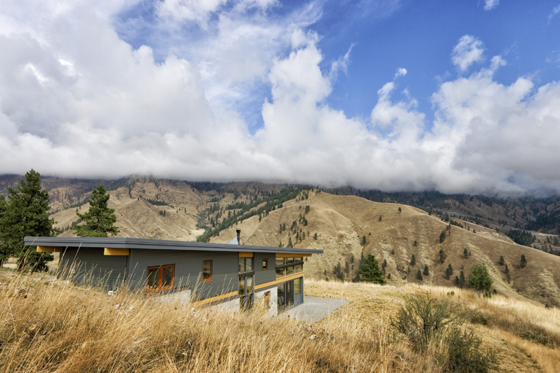 balance associates build picturesque nahahum cabin in washington state