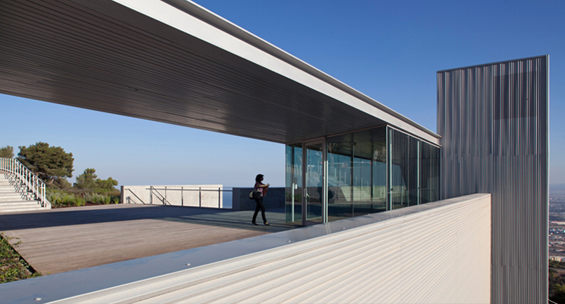 chyutin architects realizes cliff-side student center in israel