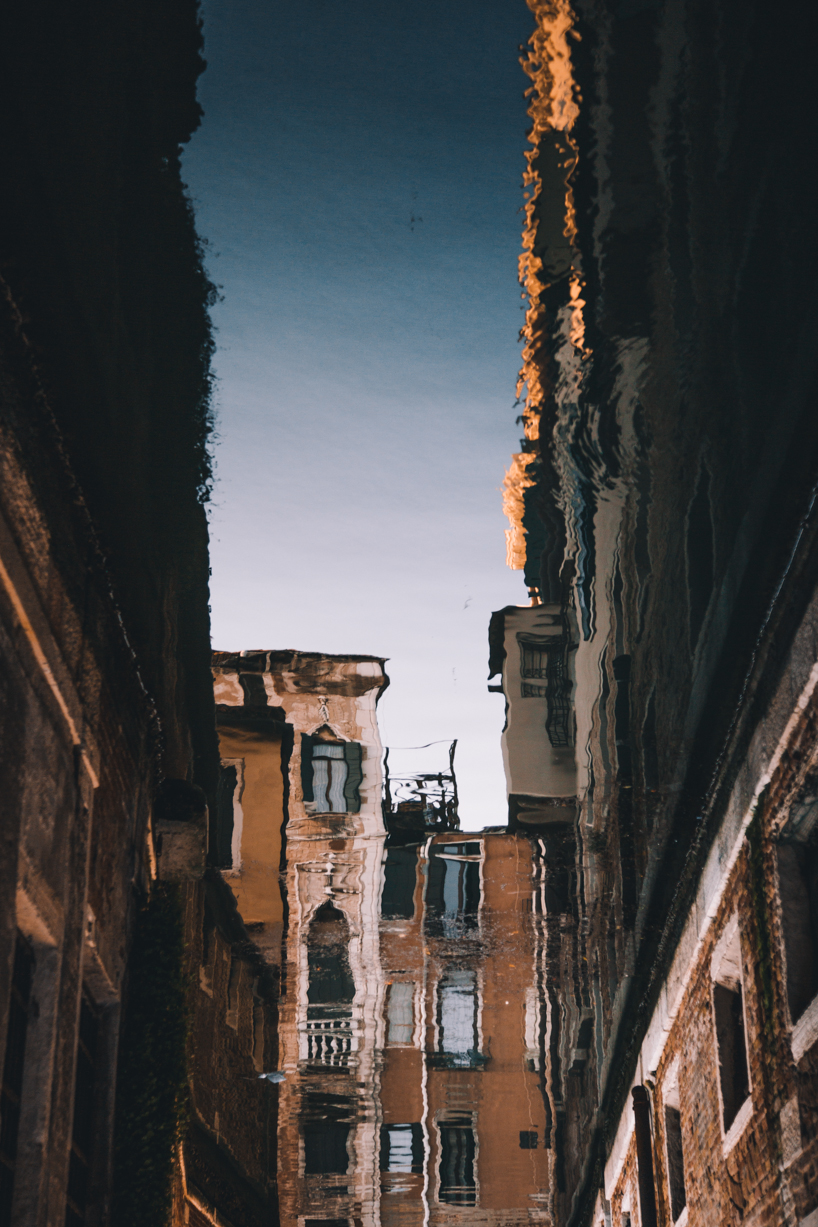 a reflected world of venice is captured in mayank thammalla's photo series designboom