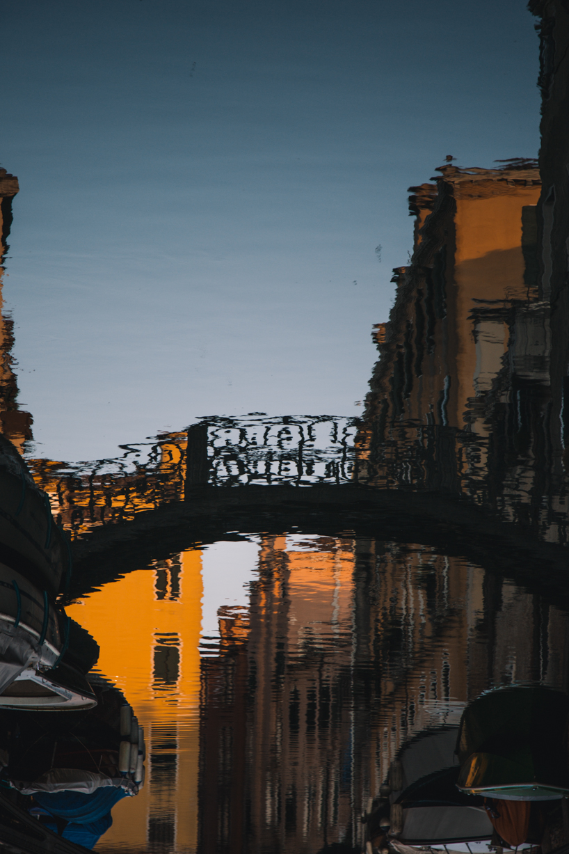 a reflected world of venice is captured in mayank thammalla's photo series designboom