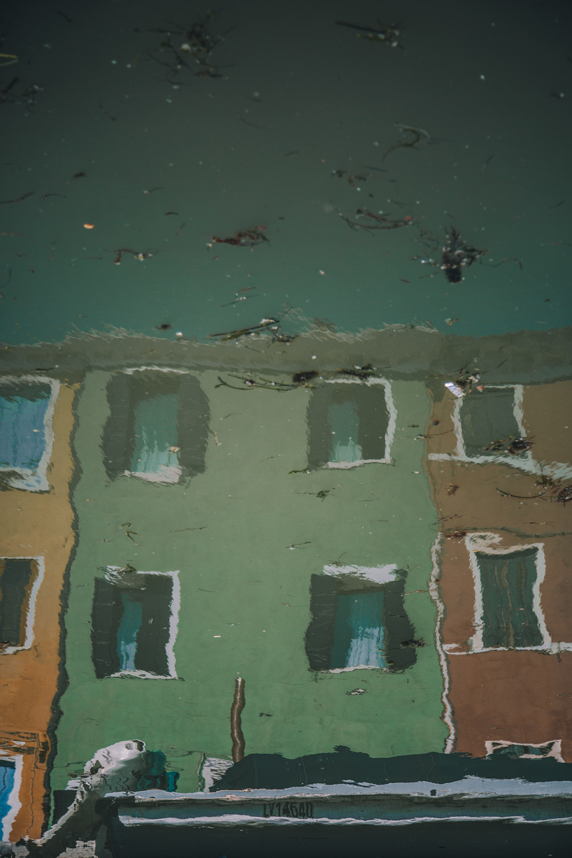 a reflected world of venice is captured in mayank thammalla's photo series designboom