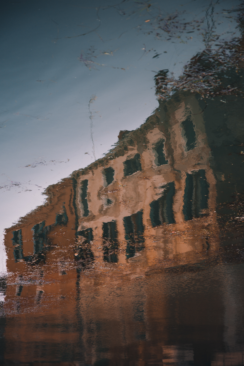 a reflected world of venice is captured in mayank thammalla's photo series designboom