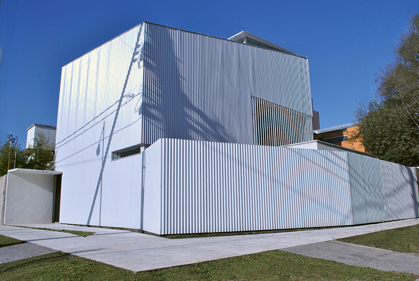 alric galindez creates linear architecture office in argentina