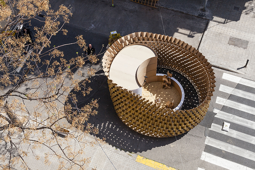 nituniyo + memosesmas' empty head installation takes part in falles celebration in spain