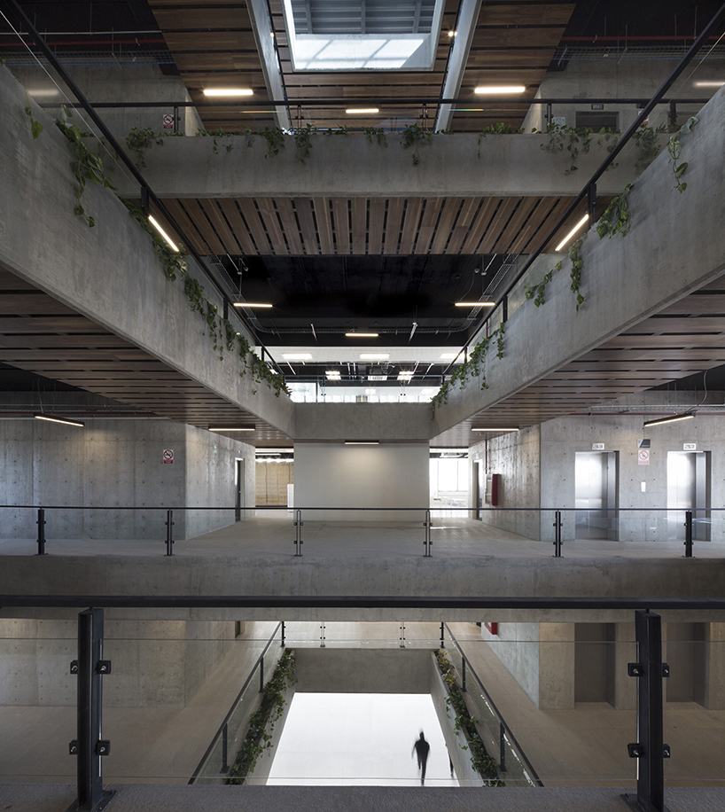 dellekamp designs a green and flexible workstation for nissan renault finance mexico