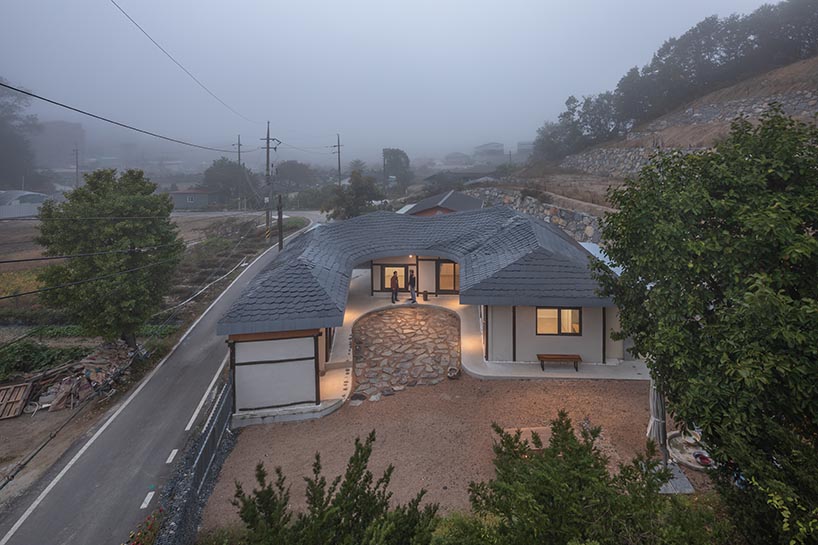 undulating roof crowns 50-year-old farmhouse renovation by drawing works in korea