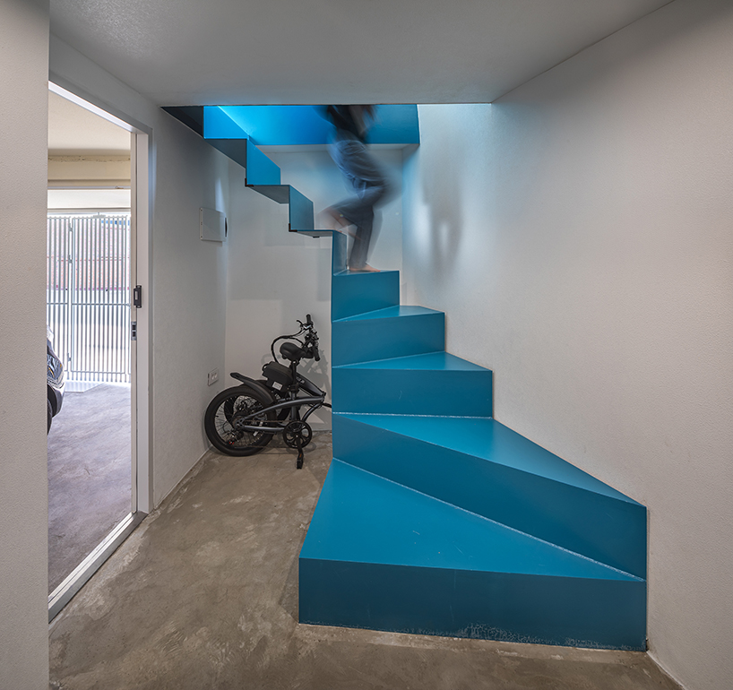 Una casa en el centro de la ciudad una persona 11