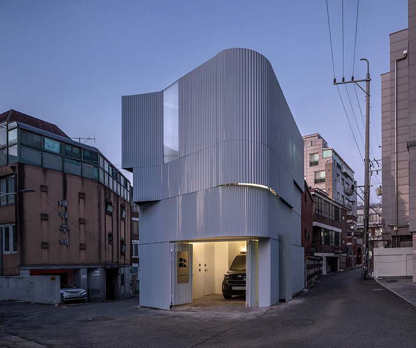 Una casa en el centro de la ciudad 2