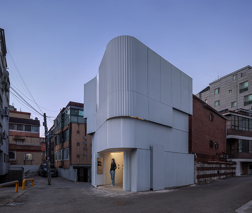 Una casa en el centro de la ciudad 4