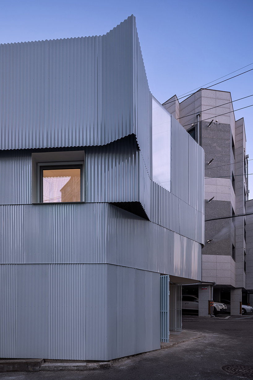 Una casa en el centro de la ciudad 5