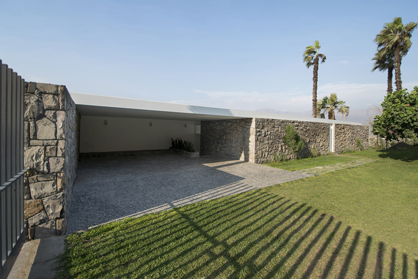 adrián noboa remodels house in ancón with stepped terraces in peru