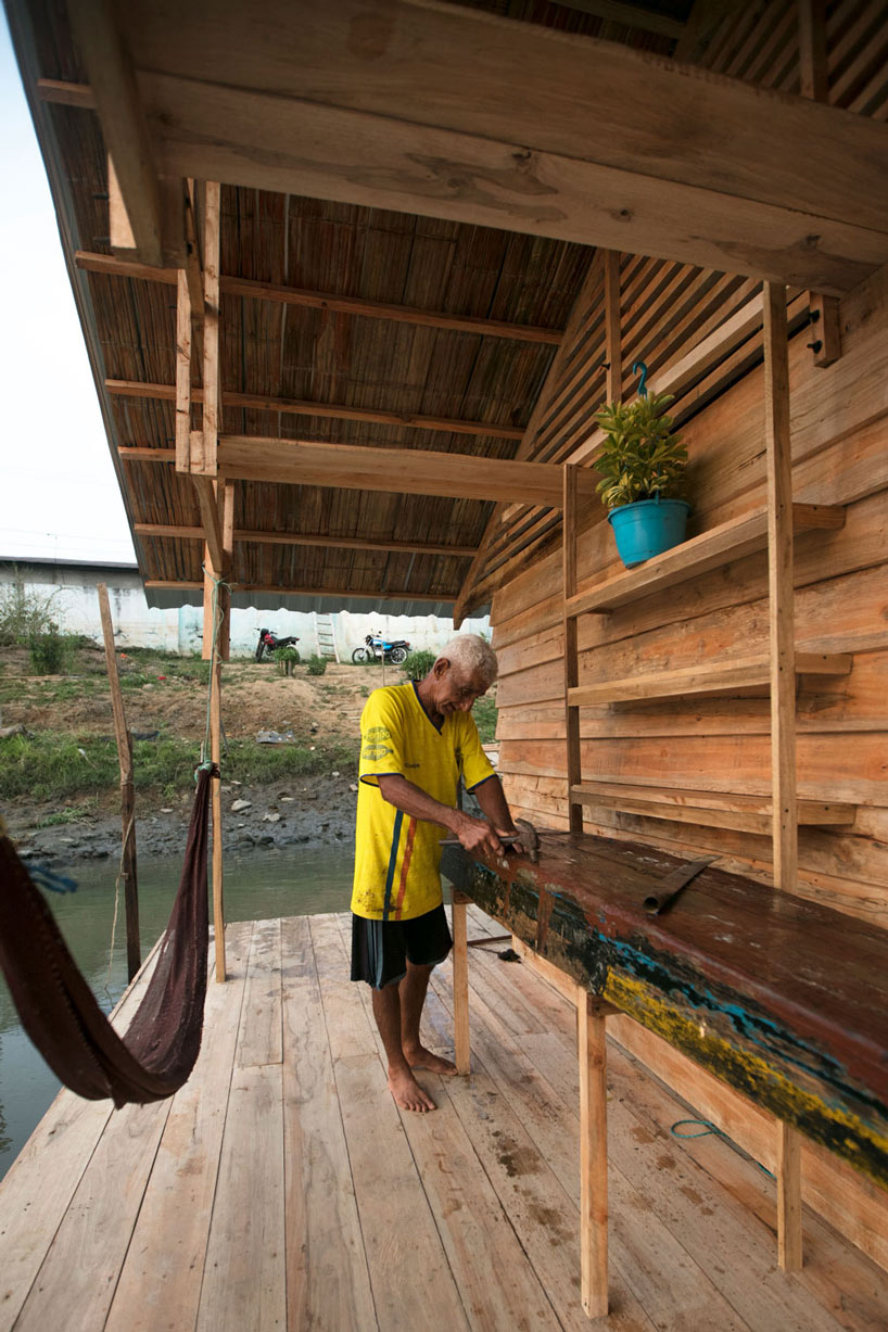 natura futura + juan carlos bamba build a 'fisherman's refuge' in ecuador