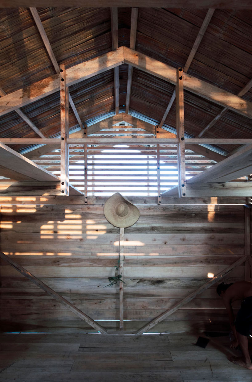 natura futura + juan carlos bamba build a 'fisherman's refuge' in ecuador designboom