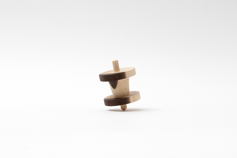 craft combine creates a spinning top influenced by korean characters