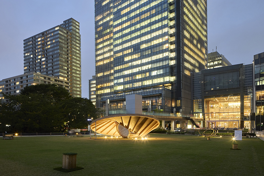 three interlocking timber rings shape TAILAND's playground pavilion in tokyo park