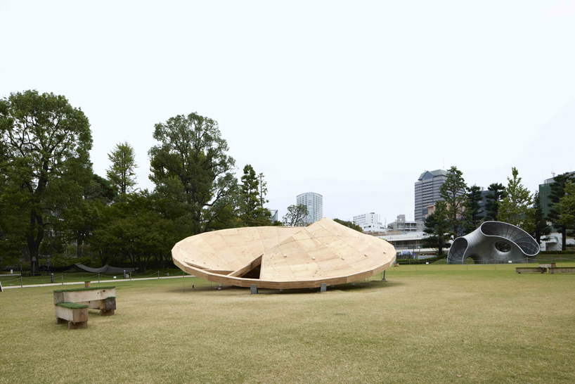 three interlocking timber rings shape TAILAND's playground pavilion in tokyo park