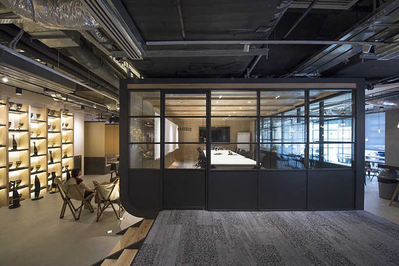 bean buro references ship construction in leo burnett's dynamic hong kong office