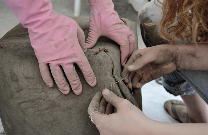 miriam estévez marries concrete & canvas in fabric. seating collection