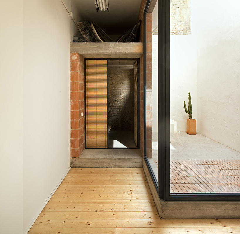 hugo mompó bullit cyclery shop valencia spain designboom