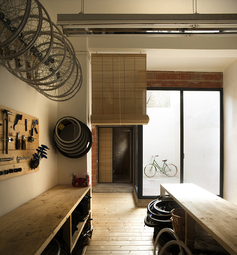 hugo mompó bullit cyclery shop valencia spain designboom