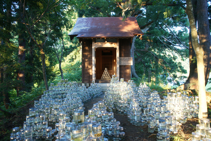 toshihiro komatsu offering installation echigo-tsumari art triennial designboom