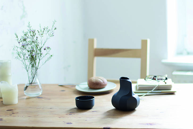 melanie glockler heritage porcelain vases designboom