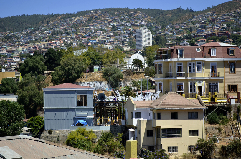 cecilia nercasseau gibson's fonópticos frames connect users to the urban landscape