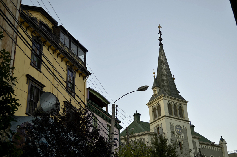 cecilia nercasseau gibson's fonópticos frames connect users to the urban landscape
