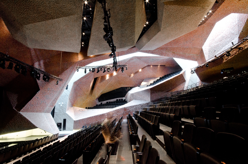 fernando menis completes highly flexible auditorium in poland