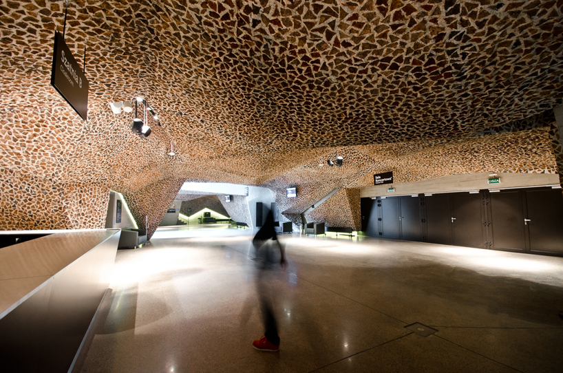 fernando menis completes highly flexible auditorium in poland