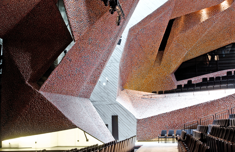 fernando menis completes highly flexible auditorium in poland