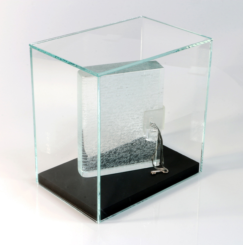 joanne mitchell uses digital tech to form ethereal air bubble artworks