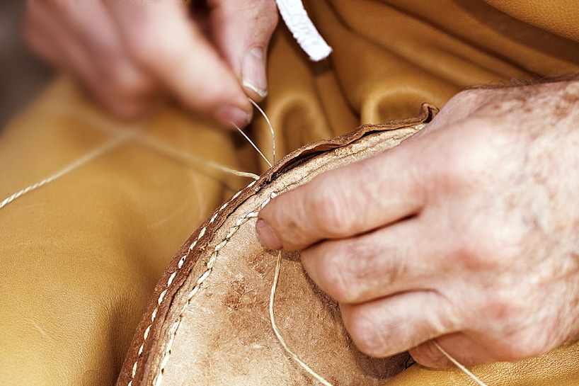 balloon sitting ball maximilian nikolaus hartl designboom