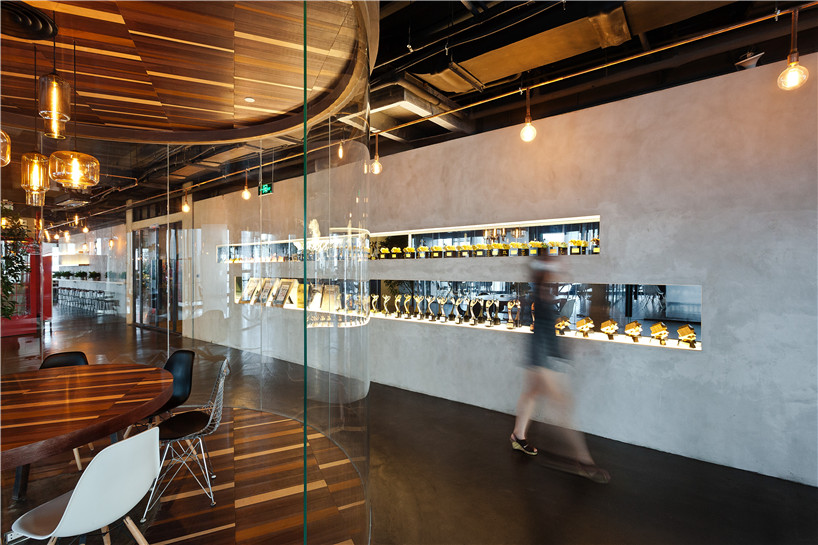 lllab. creates transparent interior for LEO office in shanghai