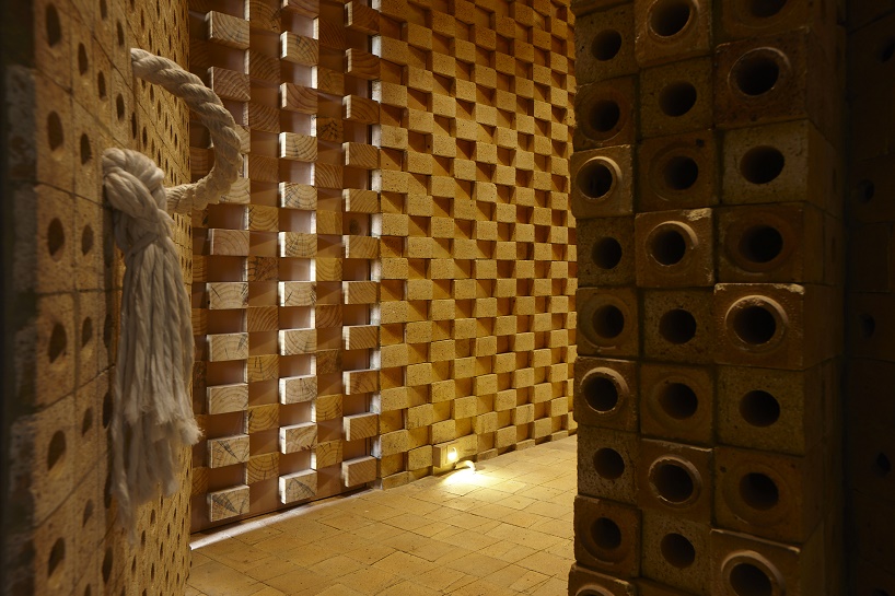 sfurna designs hammer anvil stirrup demo room rajkot india designboom