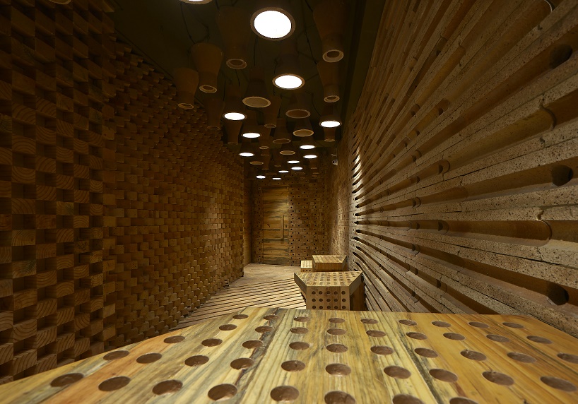 sfurna designs builds hammer anvil stirrup demo room with local indian materials