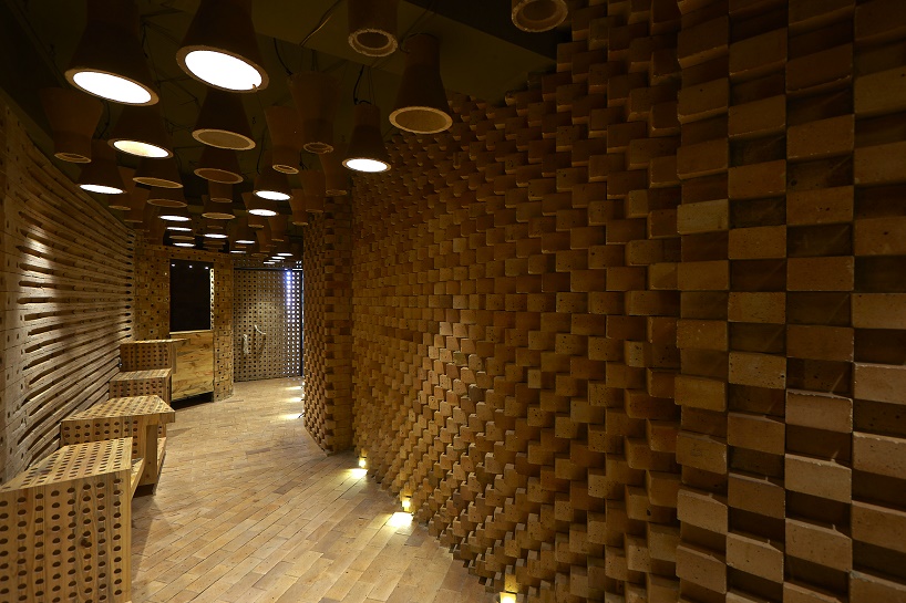 sfurna designs hammer anvil stirrup demo room rajkot india designboom