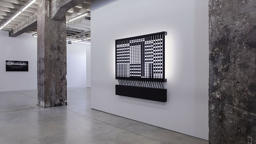 onformative's kinetic light sculpture reveals the beauty hidden within a basic algorithm