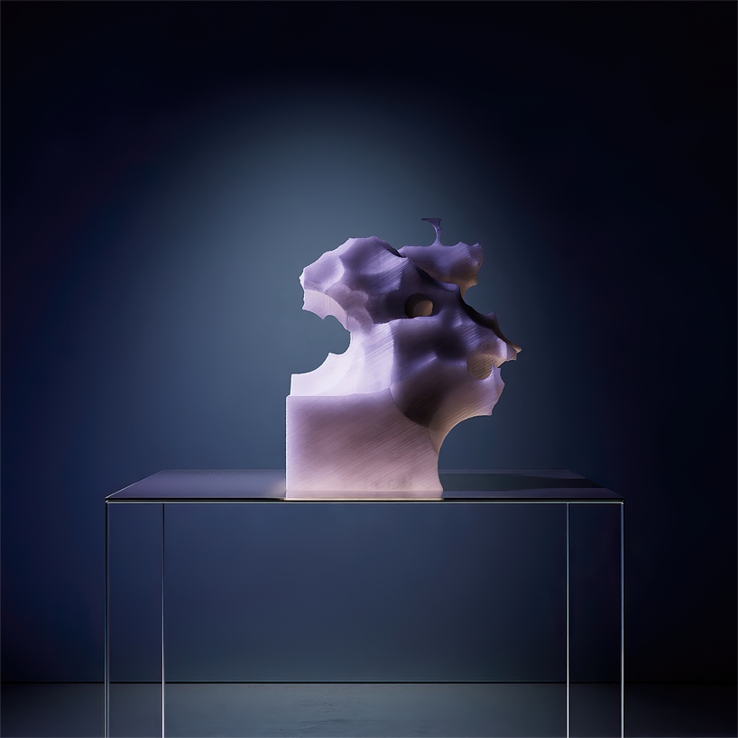 artificial intelligence learns to sculpt 3D models from a cube of voxels, using onformative