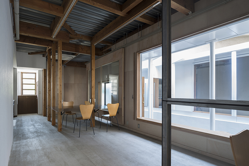 kosaku matsumoto reworks compact tokyo office interior with sliding doors and huge mirror