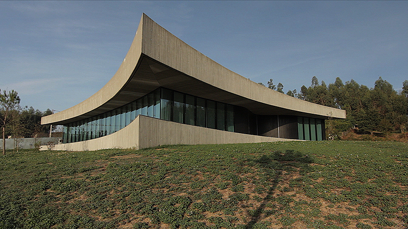 building pictures pays homage to stanley kubrick with its video tour of cabo de vila, portugal