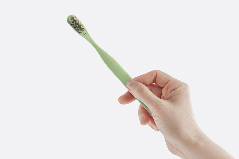 sikat gigi everloop dibuat dengan bulu bambu yang dapat diganti dan desain plastik daur ulang