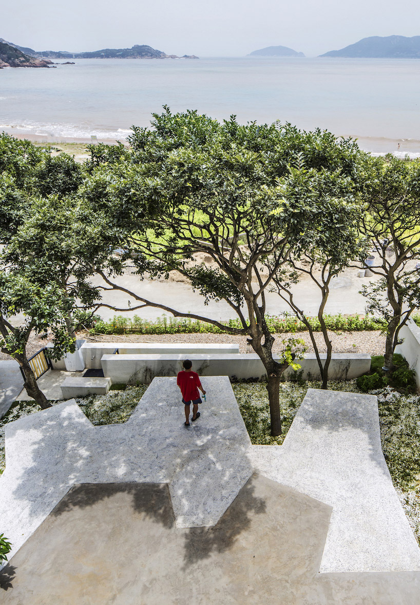 mat office frames ocean views in summer hotel in chinese island