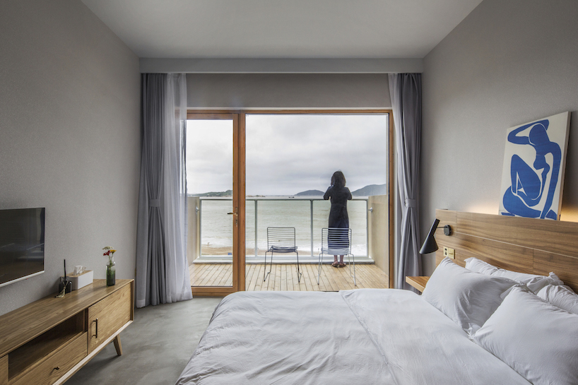 mat office frames ocean views in summer hotel in chinese island