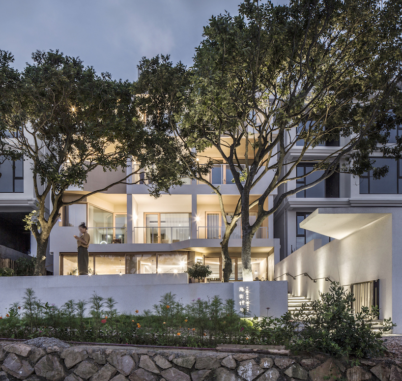 mat office frames ocean views in summer hotel in chinese island