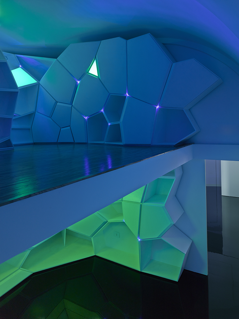 GG-loop adds façade and renovates interior of italian house