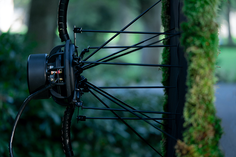 MOSS kinetic sound sculpture breathes and pulsates driven by global air quality data