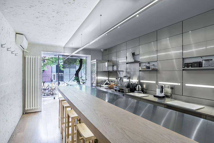 JANG company divides a beijing design studio into wood + steel