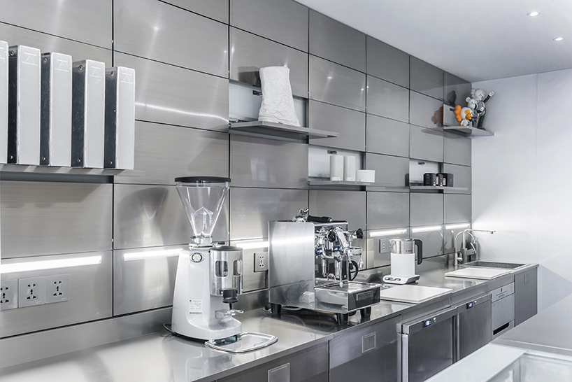 JANG company divides a beijing design studio into wood + steel